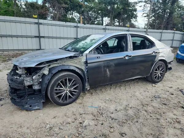 4T1G11AK1NU677491 2022 TOYOTA CAMRY - Image 1