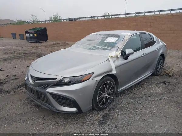 4T1G11AK1NU680696 2022 TOYOTA CAMRY - Image 2