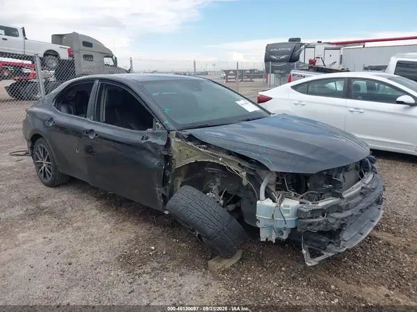4T1G11AK1NU682044 2022 TOYOTA CAMRY - Image 1