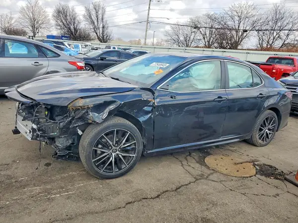 4T1G11AK1NU682335 2022 TOYOTA CAMRY - Image 1