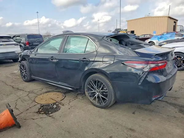 4T1G11AK1NU682335 2022 TOYOTA CAMRY - Image 2