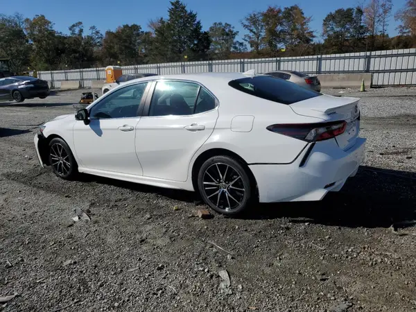 4T1G11AK1NU684005 2022 TOYOTA CAMRY - Image 2
