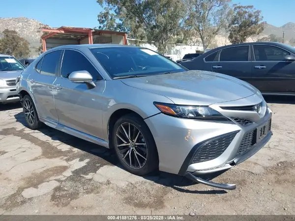 4T1G11AK1NU684117 2022 TOYOTA CAMRY - Image 1