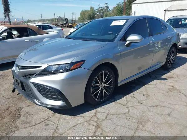 4T1G11AK1NU684117 2022 TOYOTA CAMRY - Image 2