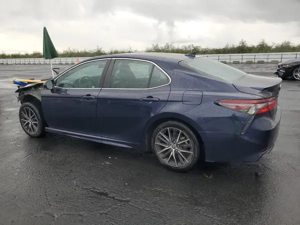 4T1G11AK1NU685963 2022 TOYOTA CAMRY - Image 2