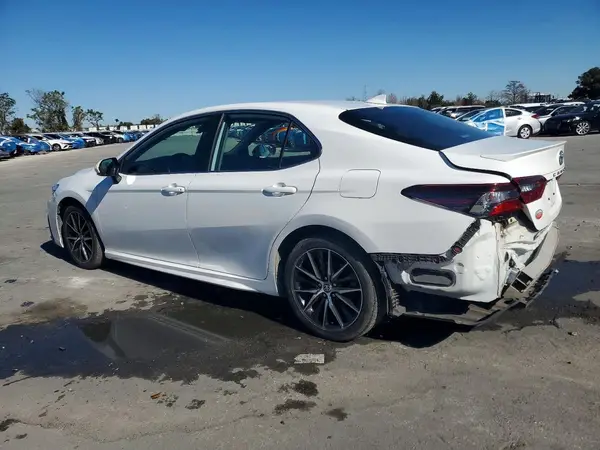 4T1G11AK1NU686238 2022 TOYOTA CAMRY - Image 2