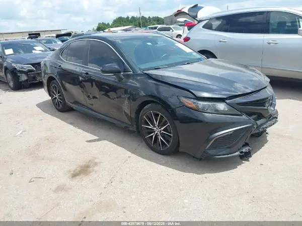 4T1G11AK1NU687065 2022 TOYOTA CAMRY - Image 1