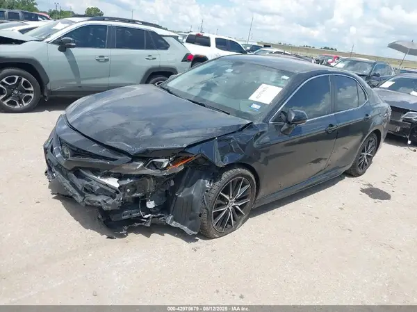 4T1G11AK1NU687065 2022 TOYOTA CAMRY - Image 2