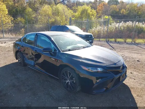 4T1G11AK1NU689432 2022 TOYOTA CAMRY - Image 1