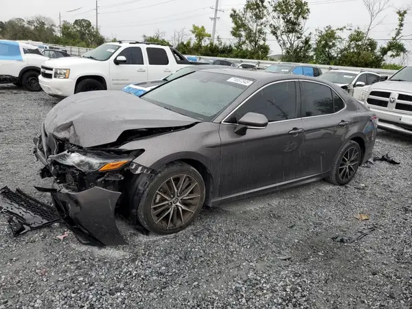 4T1G11AK1NU693867 2022 TOYOTA CAMRY - Image 1
