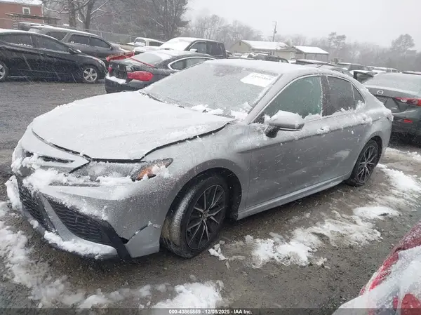 4T1G11AK1NU694162 2022 TOYOTA CAMRY - Image 2