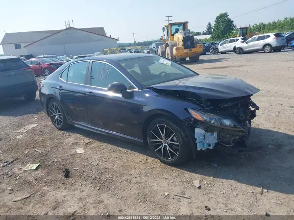 4T1G11AK1NU694436 2022 TOYOTA CAMRY - Image 1