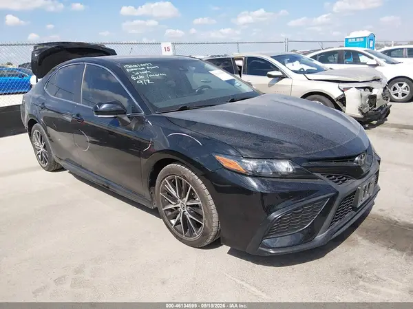 4T1G11AK1NU696347 2022 TOYOTA CAMRY - Image 1