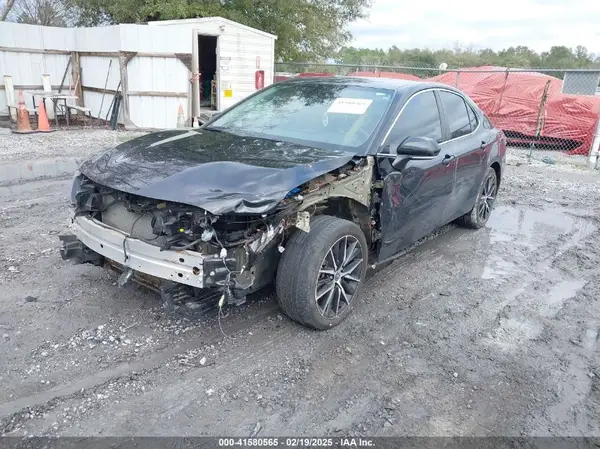 4T1G11AK1NU696817 2022 TOYOTA CAMRY - Image 2