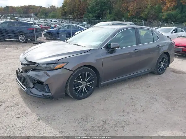 4T1G11AK1NU697658 2022 TOYOTA CAMRY - Image 2