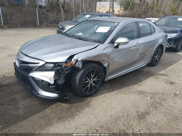 4T1G11AK1NU698275 2022 TOYOTA CAMRY - Image 2