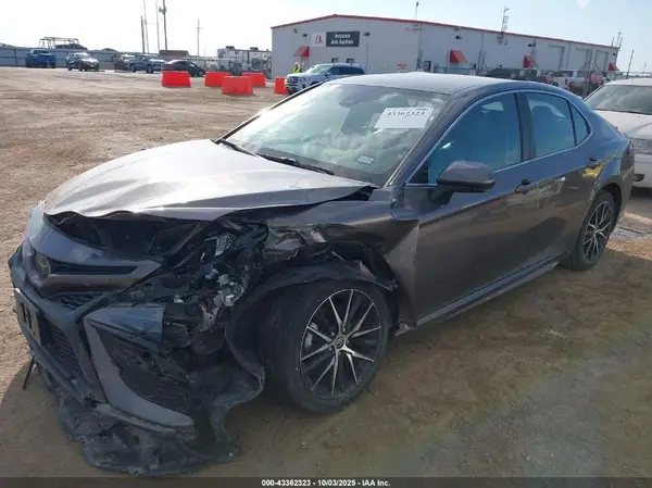 4T1G11AK1NU701014 2022 TOYOTA CAMRY - Image 2