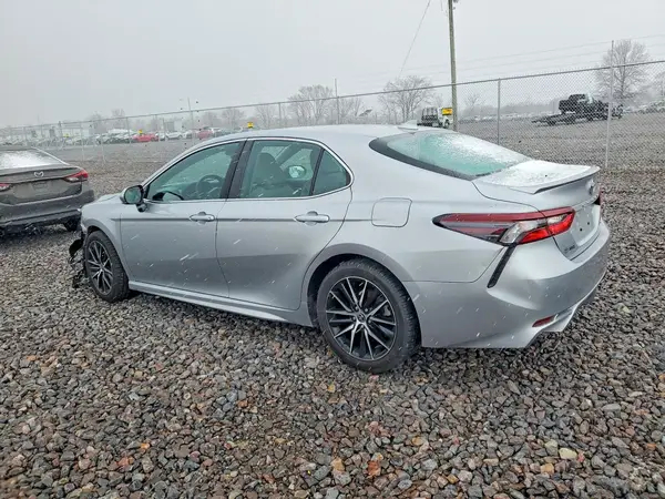 4T1G11AK1NU702809 2022 TOYOTA CAMRY - Image 2