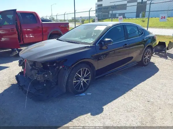 4T1G11AK1NU710375 2022 TOYOTA CAMRY - Image 2