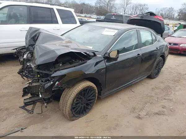 4T1G11AK1NU710585 2022 TOYOTA CAMRY - Image 2