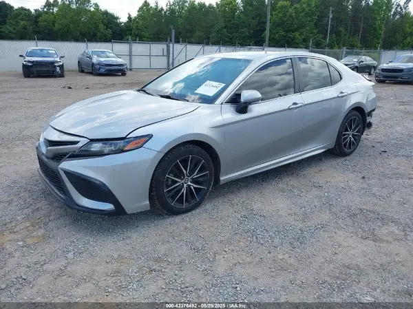 4T1G11AK1NU711770 2022 TOYOTA CAMRY - Image 2