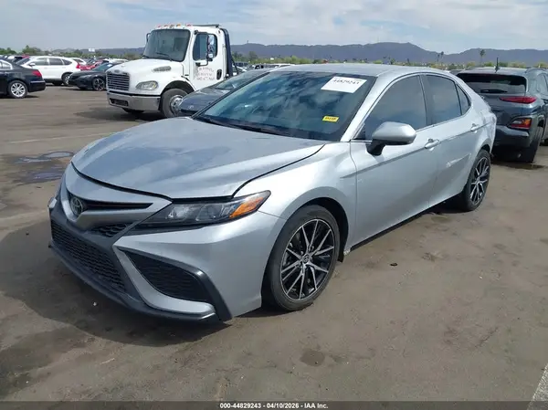 4T1G11AK1NU711896 2022 TOYOTA CAMRY - Image 2