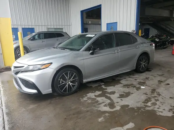 4T1G11AK1NU712370 2022 TOYOTA CAMRY - Image 1