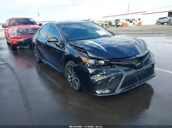 4T1G11AK1NU713745 2022 TOYOTA CAMRY - Image 1