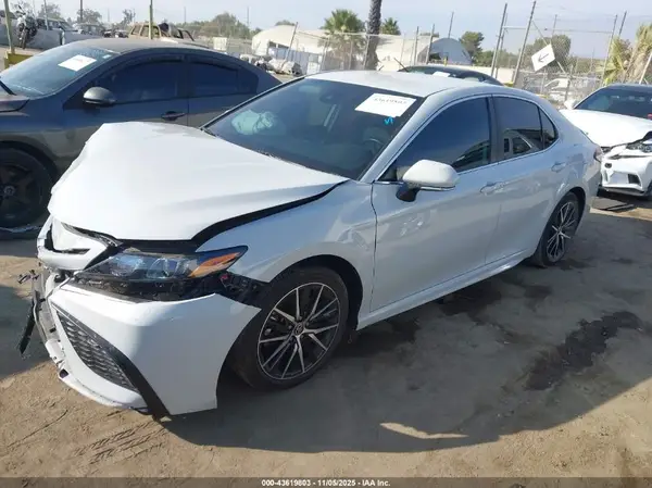 4T1G11AK1PU136055 2023 TOYOTA CAMRY - Image 2