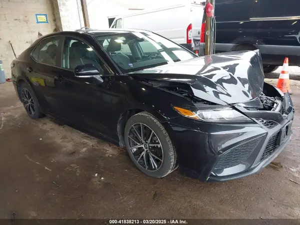 4T1G11AK1PU147055 2023 TOYOTA CAMRY - Image 1