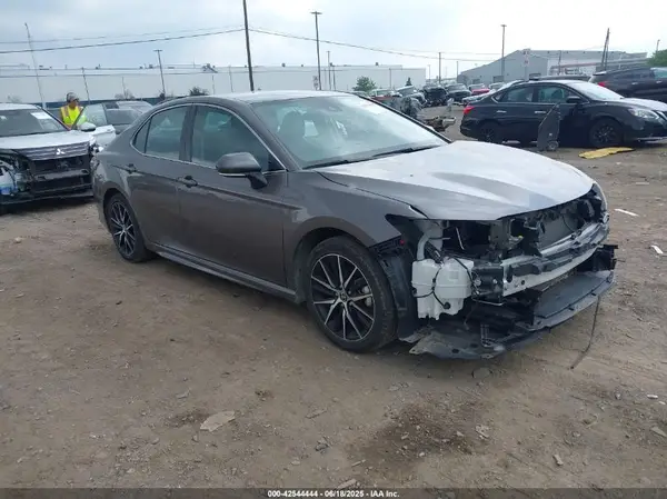 4T1G11AK1PU181562 2023 TOYOTA CAMRY - Image 1