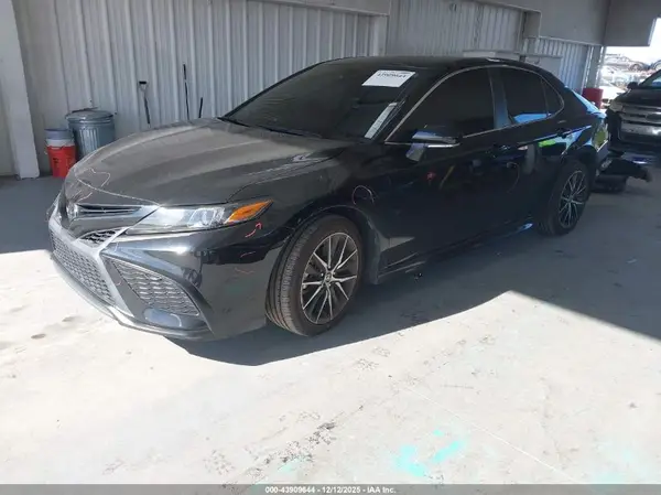 4T1G11AK1PU739135 2023 TOYOTA CAMRY - Image 2