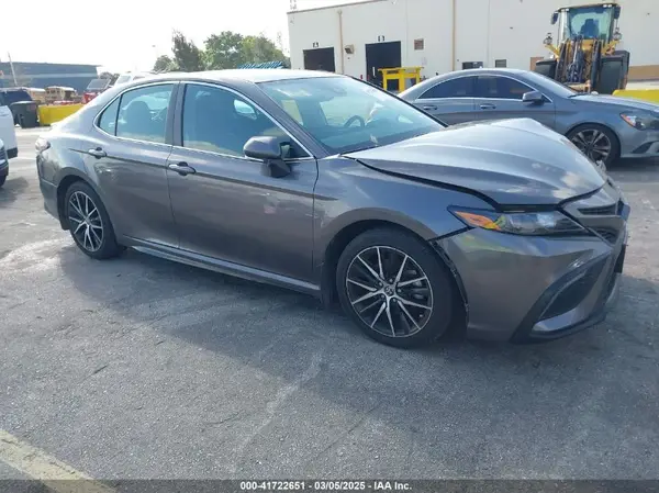 4T1G11AK1PU784950 2023 TOYOTA CAMRY - Image 1