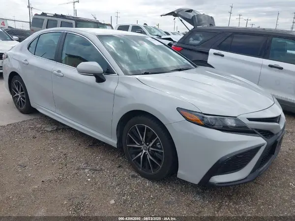 4T1G11AK1RU212408 2024 TOYOTA CAMRY - Image 1