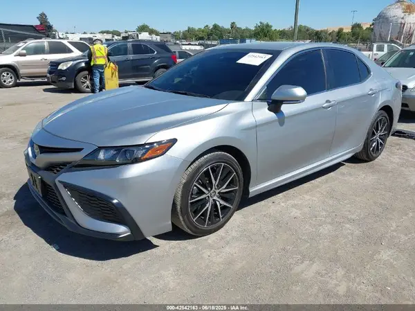 4T1G11AK1RU252665 2024 TOYOTA CAMRY - Image 2