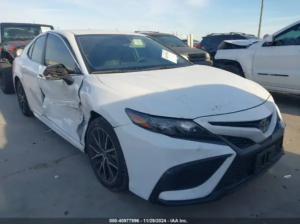4T1G11AK1RU841876 2024 TOYOTA CAMRY - Image 1
