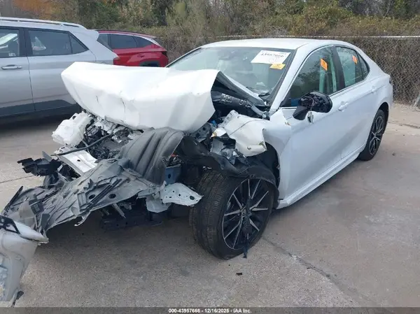 4T1G11AK1RU866180 2024 TOYOTA CAMRY - Image 2