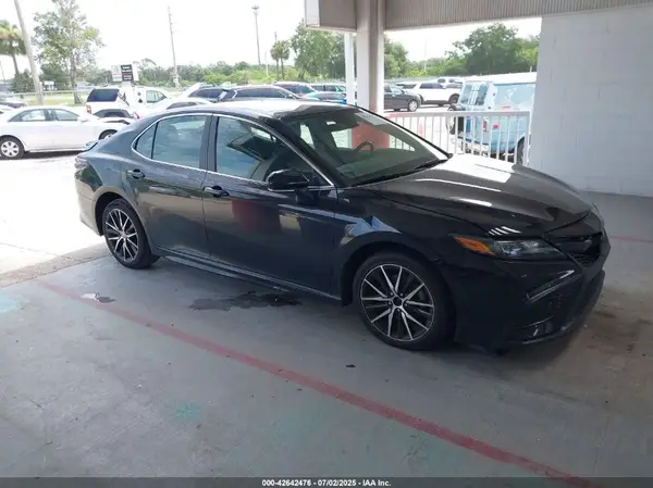4T1G11AK1RU879415 2024 TOYOTA CAMRY - Image 1