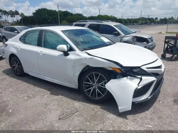 4T1G11AK1RU888888 2024 TOYOTA CAMRY - Image 1