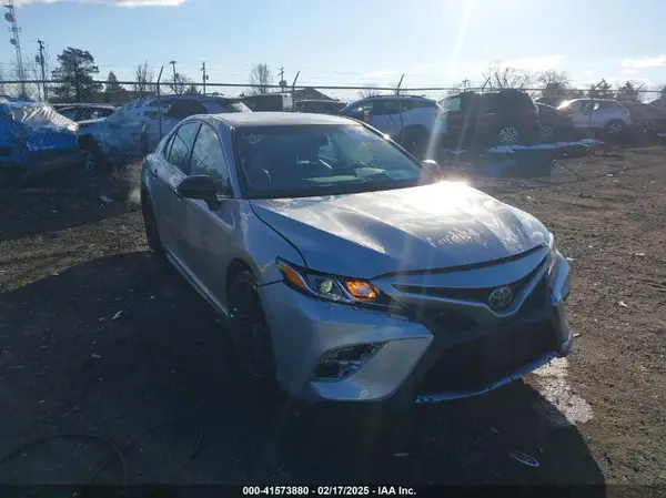 4T1G11AK2LU301556 2020 TOYOTA CAMRY - Image 1