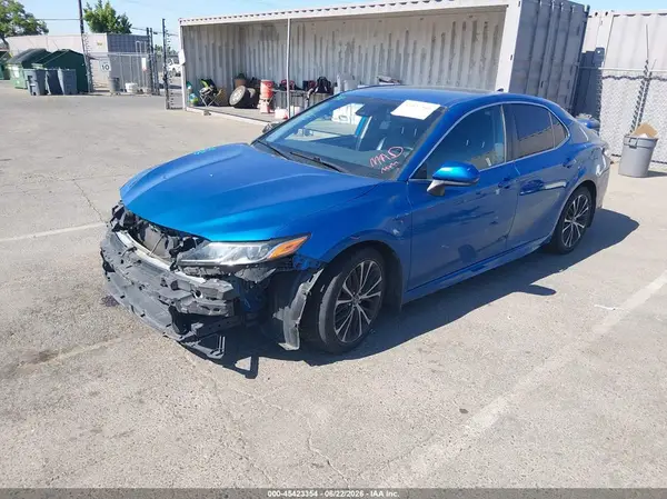4T1G11AK2LU319071 2020 TOYOTA CAMRY - Image 2