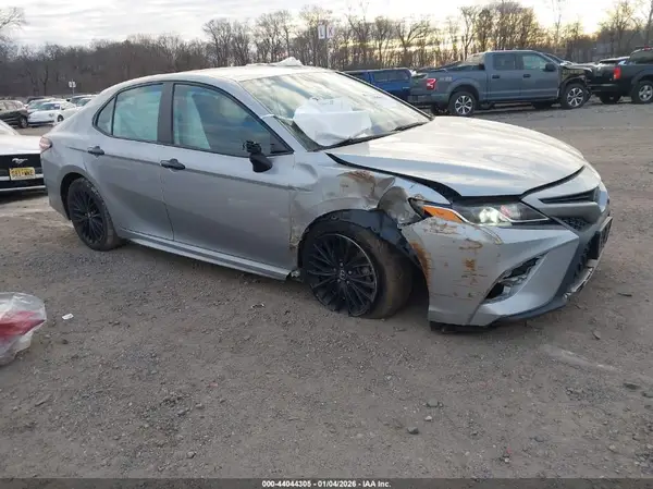 4T1G11AK2LU323010 2020 TOYOTA CAMRY - Image 1