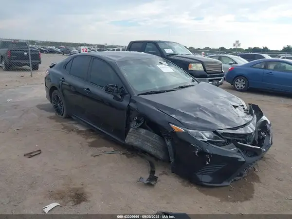 4T1G11AK2LU332189 2020 TOYOTA CAMRY - Image 1