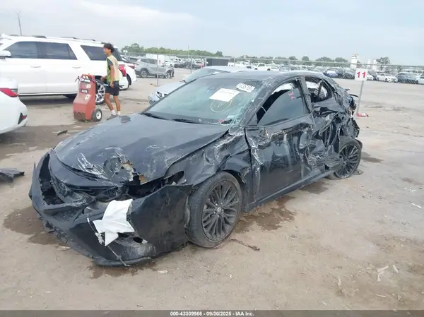4T1G11AK2LU332189 2020 TOYOTA CAMRY - Image 2