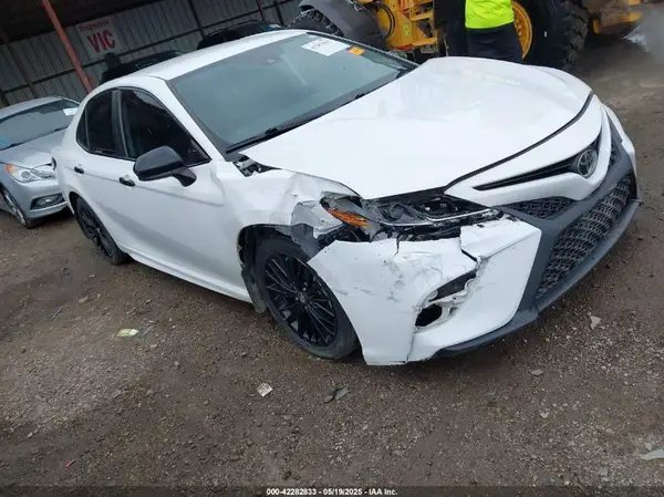 4T1G11AK2LU354922 2020 TOYOTA CAMRY - Image 1