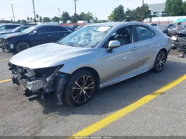 4T1G11AK2LU366004 2020 TOYOTA CAMRY - Image 2
