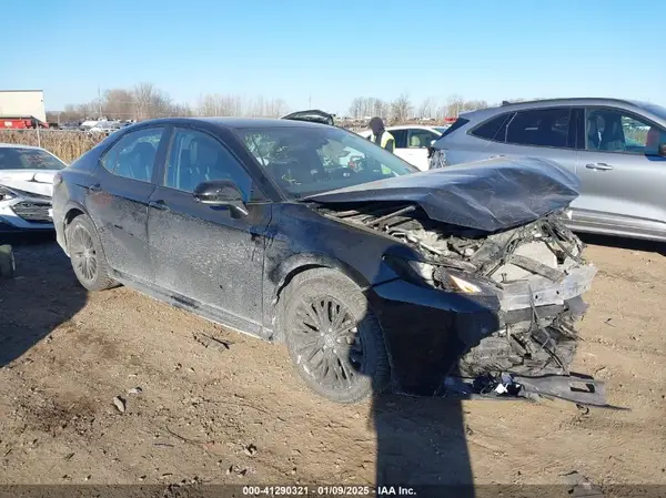 4T1G11AK2LU390335 2020 TOYOTA CAMRY - Image 1