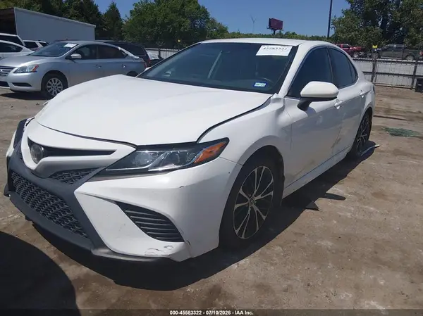 4T1G11AK2LU501899 2020 TOYOTA CAMRY - Image 2
