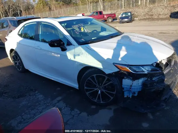 4T1G11AK2LU502101 2020 TOYOTA CAMRY - Image 1
