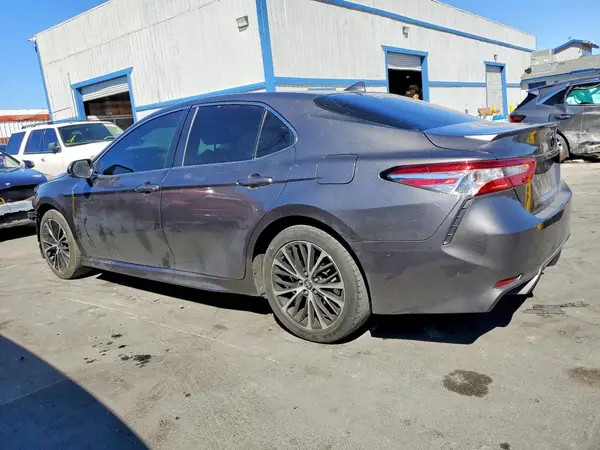 4T1G11AK2LU504639 2020 TOYOTA CAMRY - Image 2